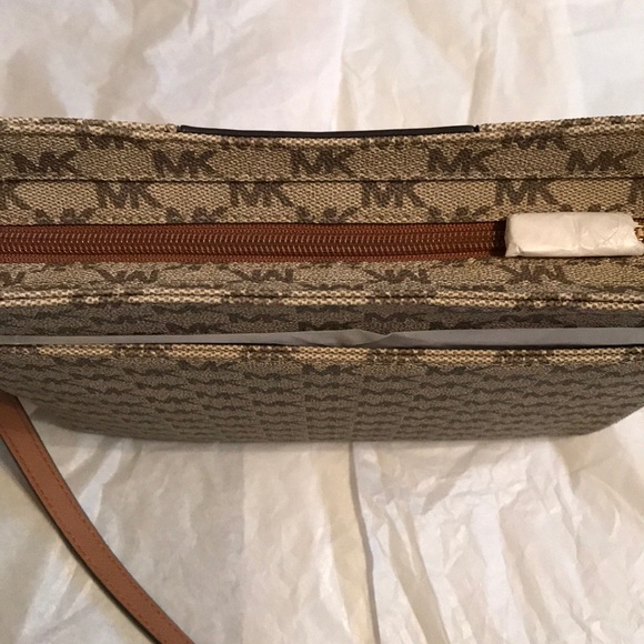 Michael Kors Large Messenger Bag - Picture 5 of 5